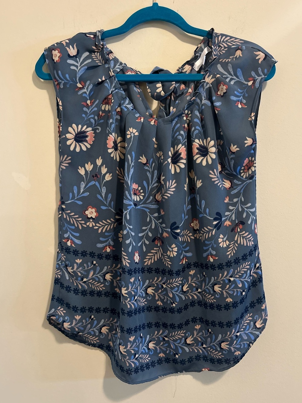 LC Lauren Conrad Blue Floral‎ Sleeveless Top